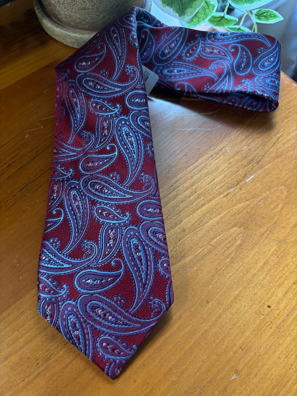 NWT Jos. A. Bank Reserve 100% Silk Burgundy Blue Paisley Men’s Neck Tie.
